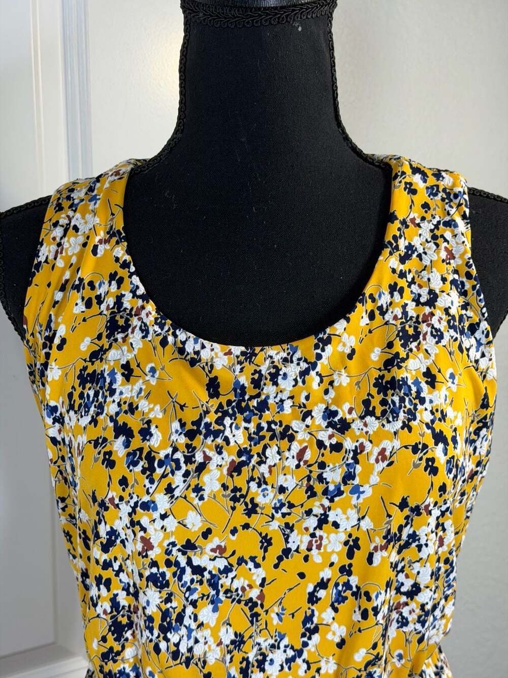 Kaileigh Yellow Floral Sleeveless Criss Cross Back Dress Size S